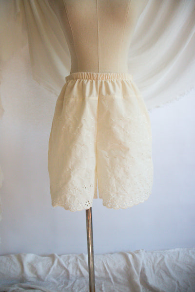 Upcycled Vintage Bedskirt Shorts - Small