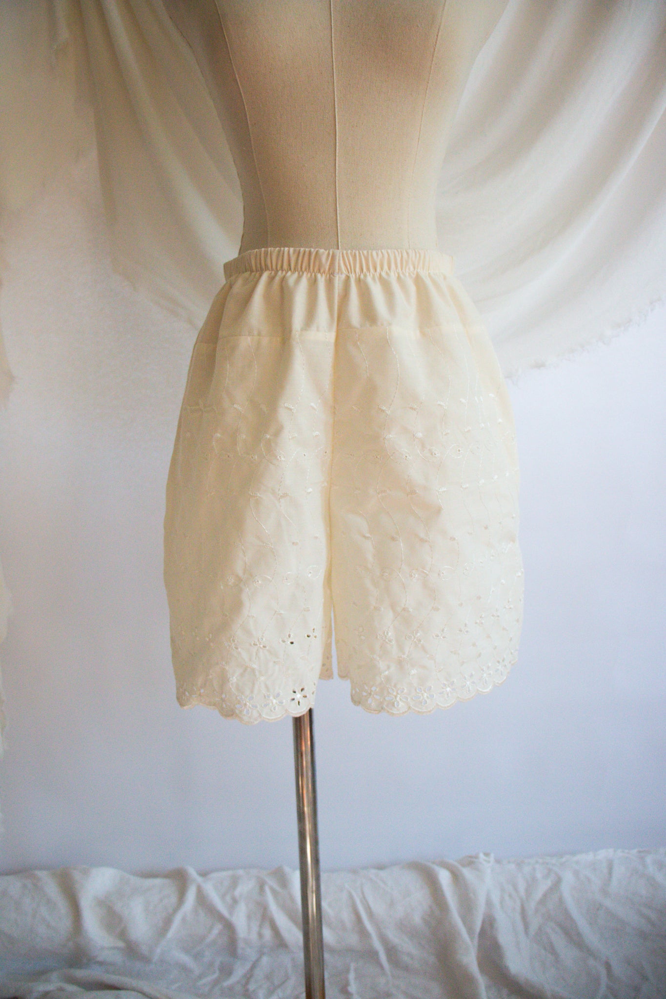 Upcycled Vintage Bedskirt Shorts - Small